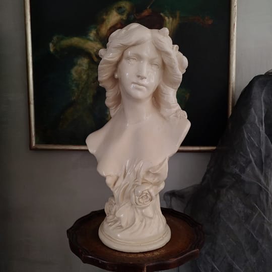 Антикварен декоративен бюст