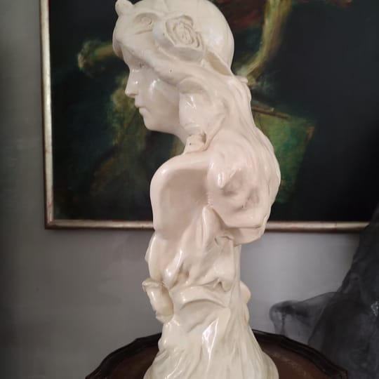 Антикварен декоративен бюст – класическа женска фигура 