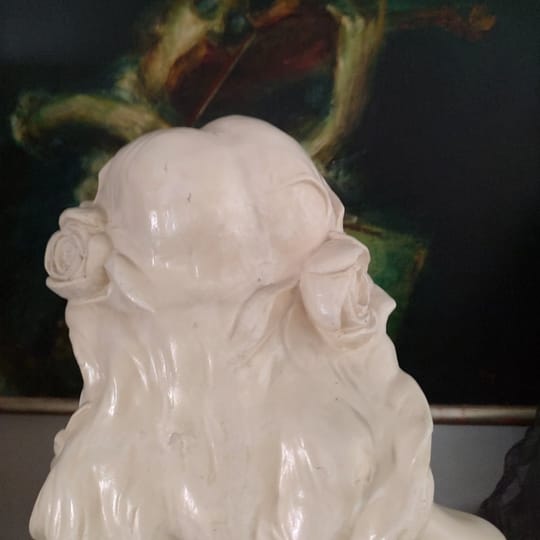 Антикварен декоративен бюст – класическа женска фигура 