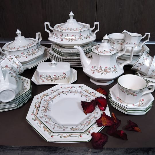 Порцеланов сервиз на  JOHNSON BROTHERS,  England