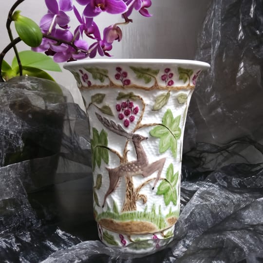 Ръчно декорирана керамична ваза с елен – уникат
