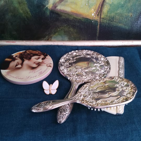 Посребрен комплект за Вашата тоалетка в стил Арт Нуво