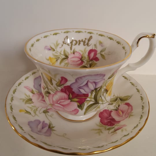 Чаена чаша с чинийка  April Sweet Peach на Royal Albert 