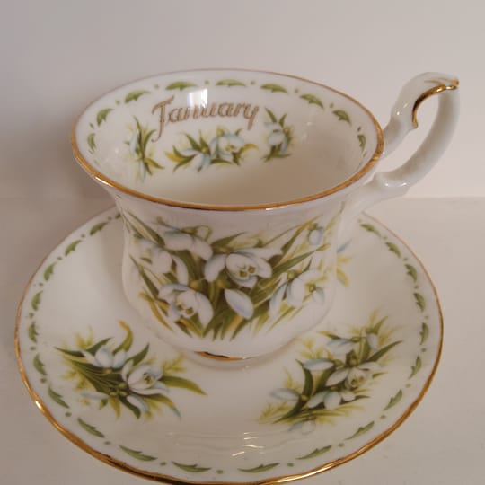 Royal Albert  Цветя на месеца, Януарски кокичета, сет за кафе 