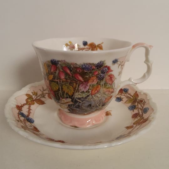Колекционерска чаша за чай с чинийка „Есен“ на Royal Doulton, серията Brambly Hedge