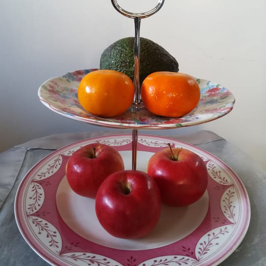 Двуетажна поставка на Johnson Brothers, Chick Chicken chintz 