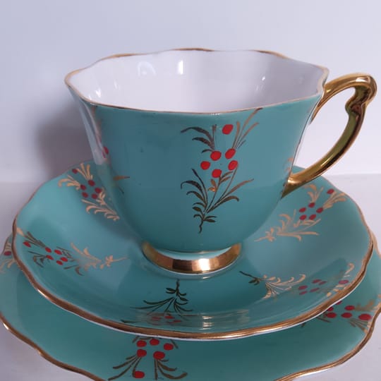 Елегантен сет, тюркоаз, позлата и фини червени украси