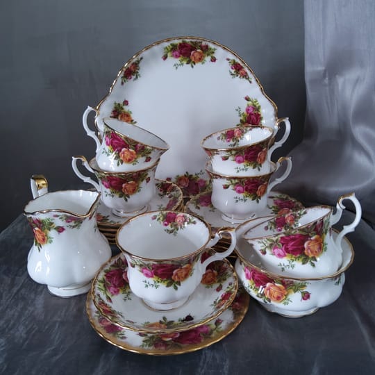 ROYALALBERT, OLD COUNTRY ROSES, вечната класика