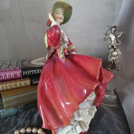 Royal Doulton „Top o’ the Hill” - статуетка за колекционери