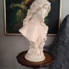 Антикварен декоративен бюст – класическа женска фигура 