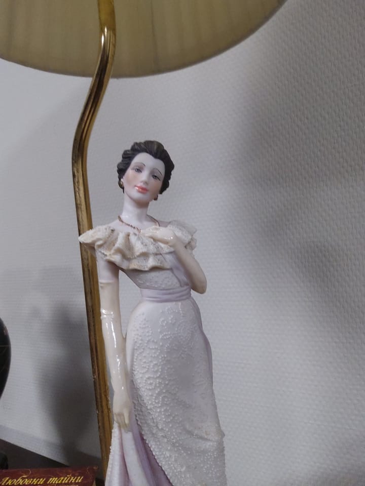 статуетка лампа