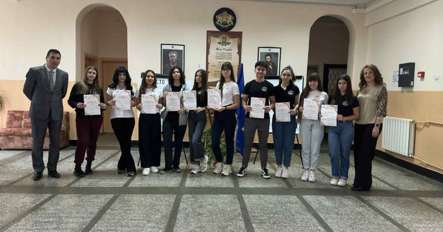 Гордеем се с нашите отличени ученици!