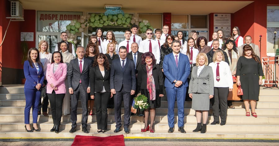 Министърът на образованието Красимир Вълчев  откри в ПГИМ – Пазарджик STEM кабинети  по проект за над 363 000 лева.