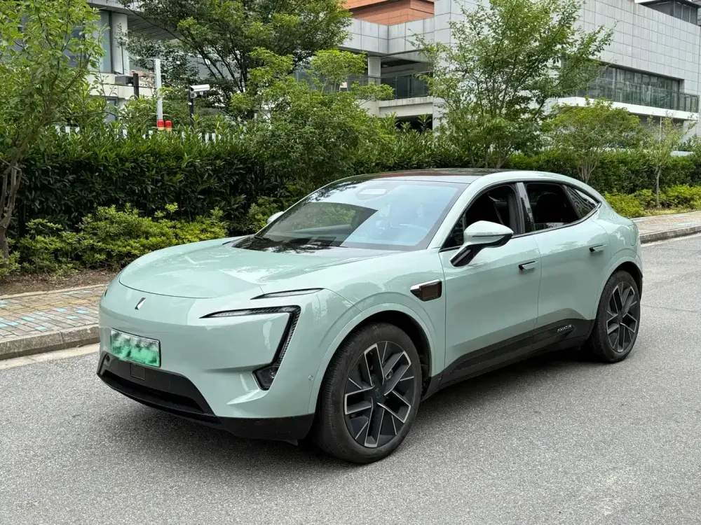 2023 AVATR 11 Long Range Single Motor 5-Seater