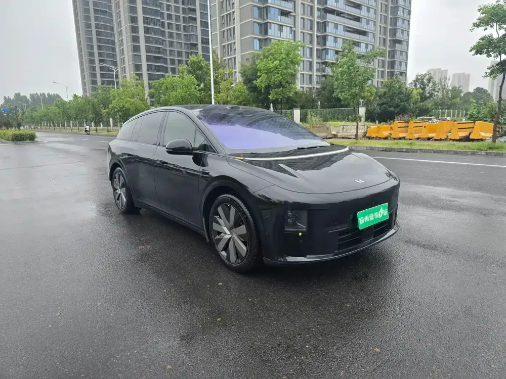 2025 LI AUTO i6 4WD STANDARD EDITION