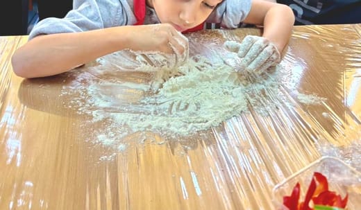 дете меси хляб text