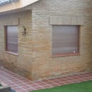 Вградени ролетни щори