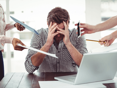 Стресът и бърнаутът на работното място: Как да се справим? 