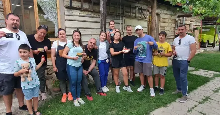 Магията на традиционните занаяти: Незабравимо преживяване за туристи в работилница Сръчно