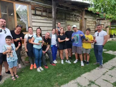 Магията на традиционните занаяти: Незабравимо преживяване за туристи в работилница Сръчно