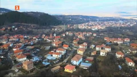 Кадър от „Българското село“ по БНТ — Слокощица от въздуха
