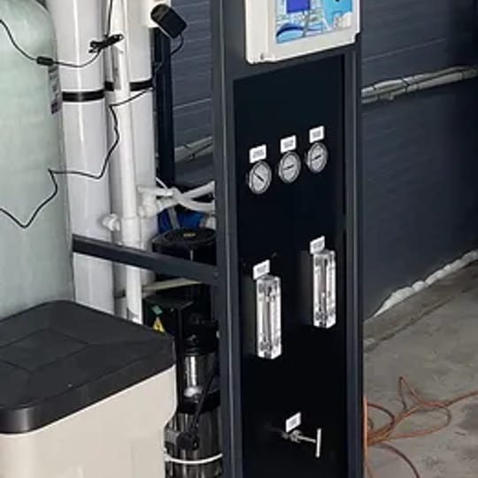 Дигитална система за обратна осмоза 500 литра на час с вертикална помпа