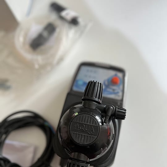 Дозираща помпа за вакса