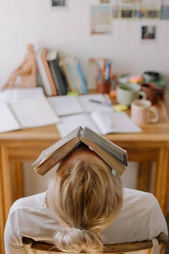 жена с книга