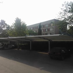 Декоративна стоманена конструкция с текстилно мембранно покритие, адаптирана към градска среда