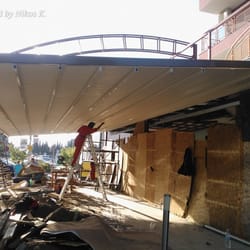 Pergola installation at the open-air zone of Hotel La Piazza, Sunny Beach – construction phase