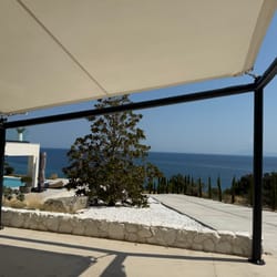 Мембранно покритие за паркинг в Неа Перамос с текстил Sunworker и елегантна метална конструкция