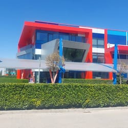 Метален навес с текстилно PVC покритие за паркинг зона в Актуал Индустрис, Пловдив – далечен изглед към конструкцията.