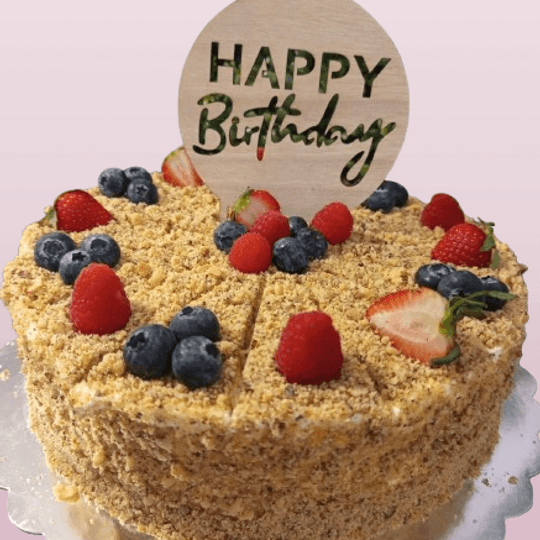 Медено-орехова торта с боровинки