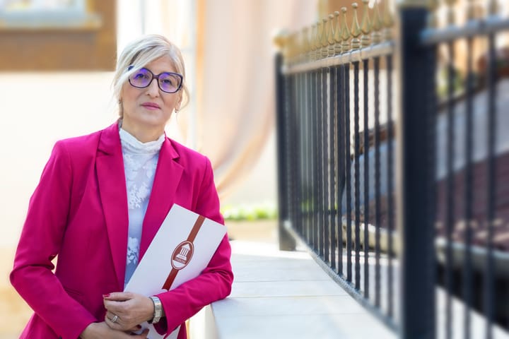 Консултация с бракоразводен адвокат в Пловдив – адвокат Цветелина Трайкова. Професионален правен съвет при развод, родителски права и семейни спорове.