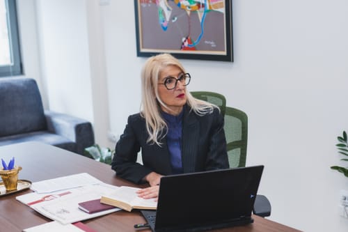 Оспорване на сделка с имот в Пловдив - адвокат Цветелина Трайкова при консултация