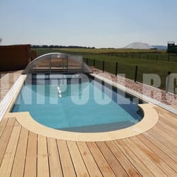 Правоъгълен басейн Styropool под покривен навес, с дървена тераса