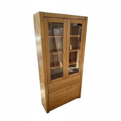 Висока витрина с две стъклени врати и две долни чекмеджета по поръчка Visoka vitrina s dve stykleni vrati i dve dolni chekmedjeta po poruchka