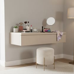 Тоалетка за спалня