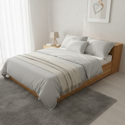 Спалня с ракла и чекмеджета по поръчка