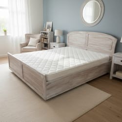 Спалня състарена от масив