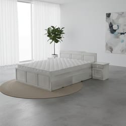 Бяла състарена спалня по поръчка