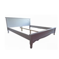 Широка бяла спалня по поръчка