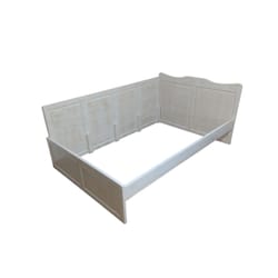 Спалня от чам състарена бяла