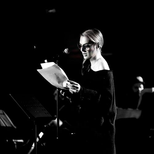 говорене пред публика с актьорски техники